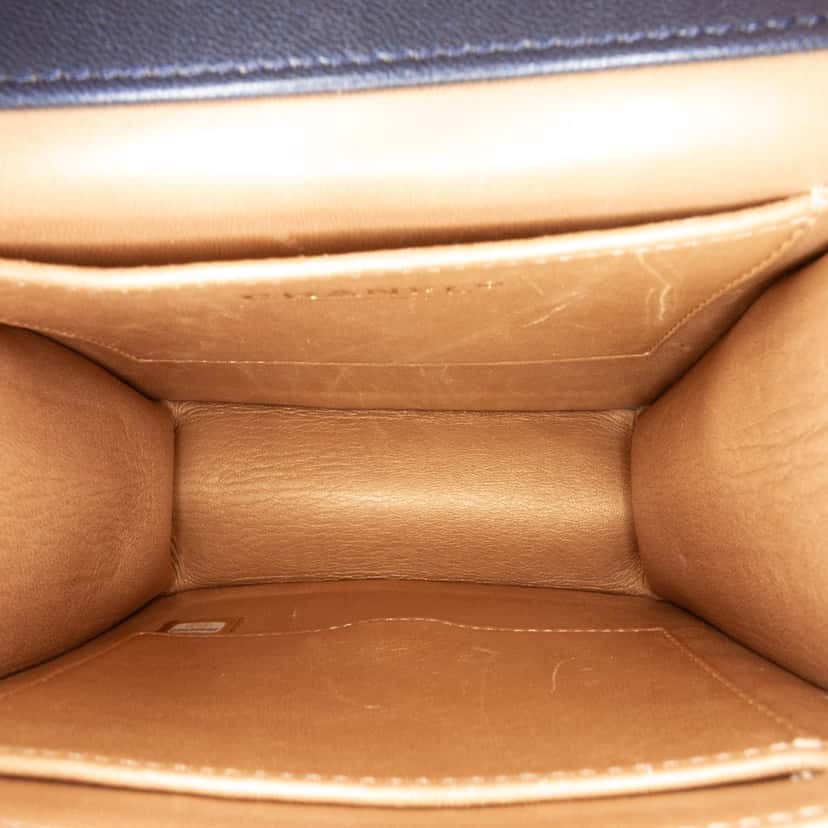 Chanel Small Lambskin Chic Pearls Flap Blue Leather Very good condition - Model View