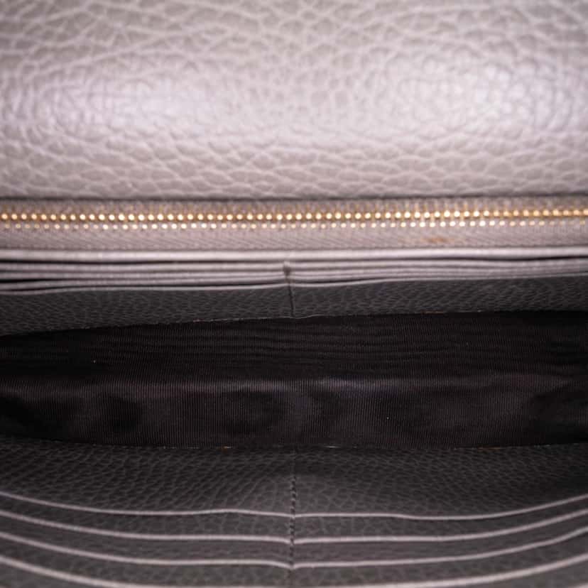 Gucci Leather Interlocking G Dollar Wallet on Chain Grey Leather Good condition - Model View