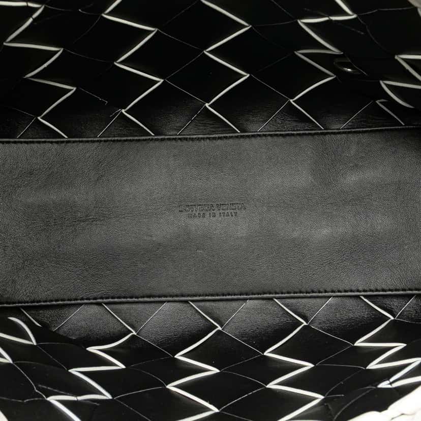 Bottega Veneta Small Lambskin Intrecciato Cabat Tote White Leather Very good condition - Model View
