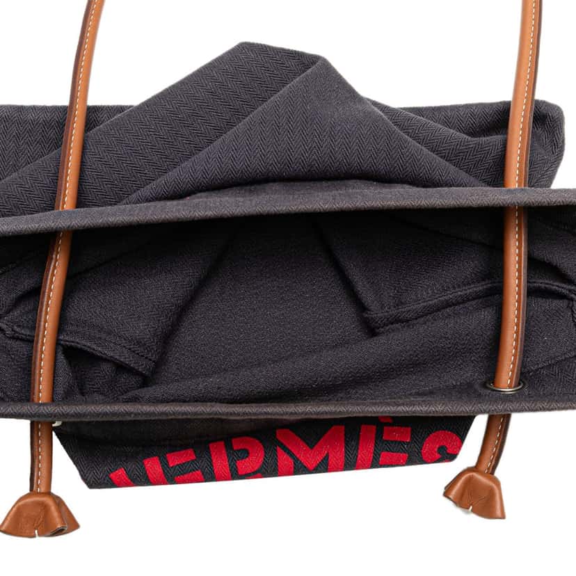 Hermès Toile Aline Grooming Bag Blue Canvas Good condition - Model View