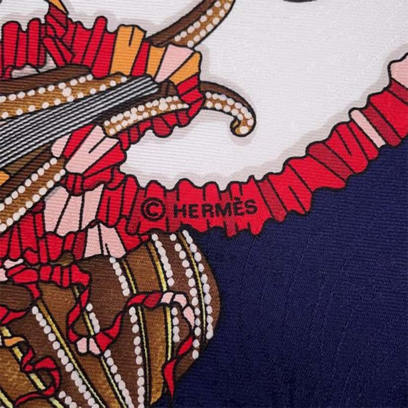 Hermès Les Fetes Du Roi Soleil Silk Scarf White Silk Good condition - Inside View