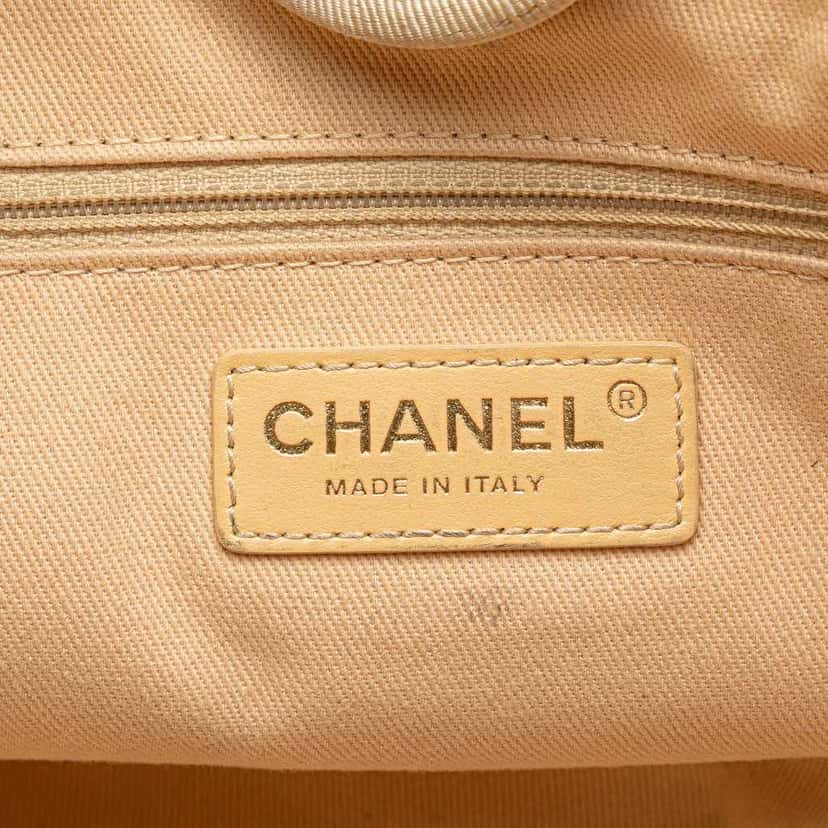 Chanel Small Lurex Boucle Deauville Tote White Canvas Good condition - Box View