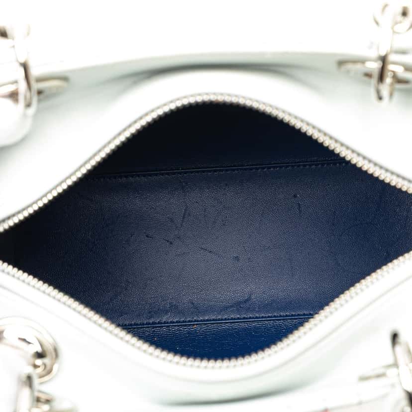 Dior Medium Calfskin Embroidered Flower Lady Dior White Leather Good condition - Model View