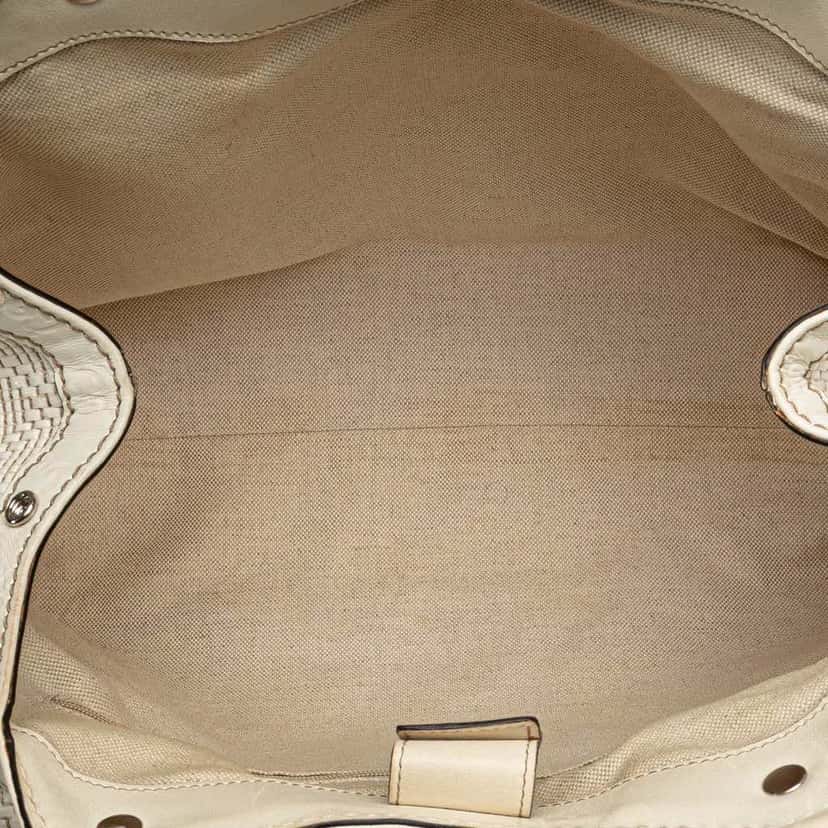 Gucci Medium Diamante Raffia Sukey Tote White Good condition - Model View