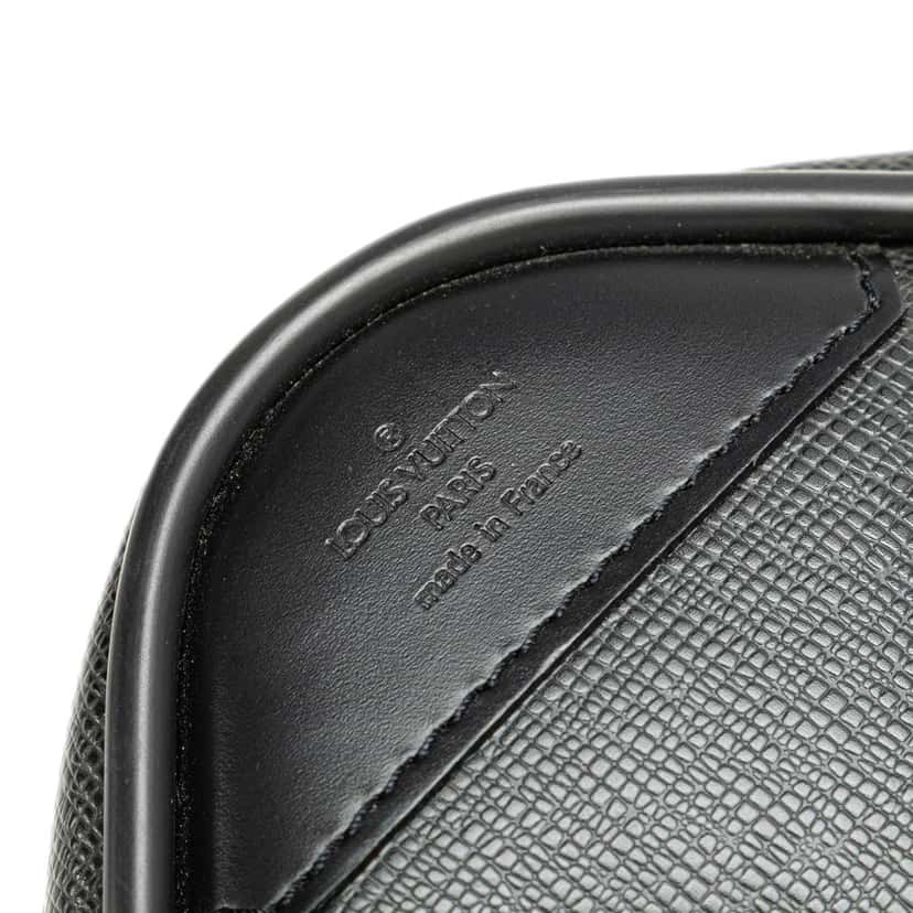Louis Vuitton Taiga Satellite 53 Luggage Black Leather Good condition - Box View