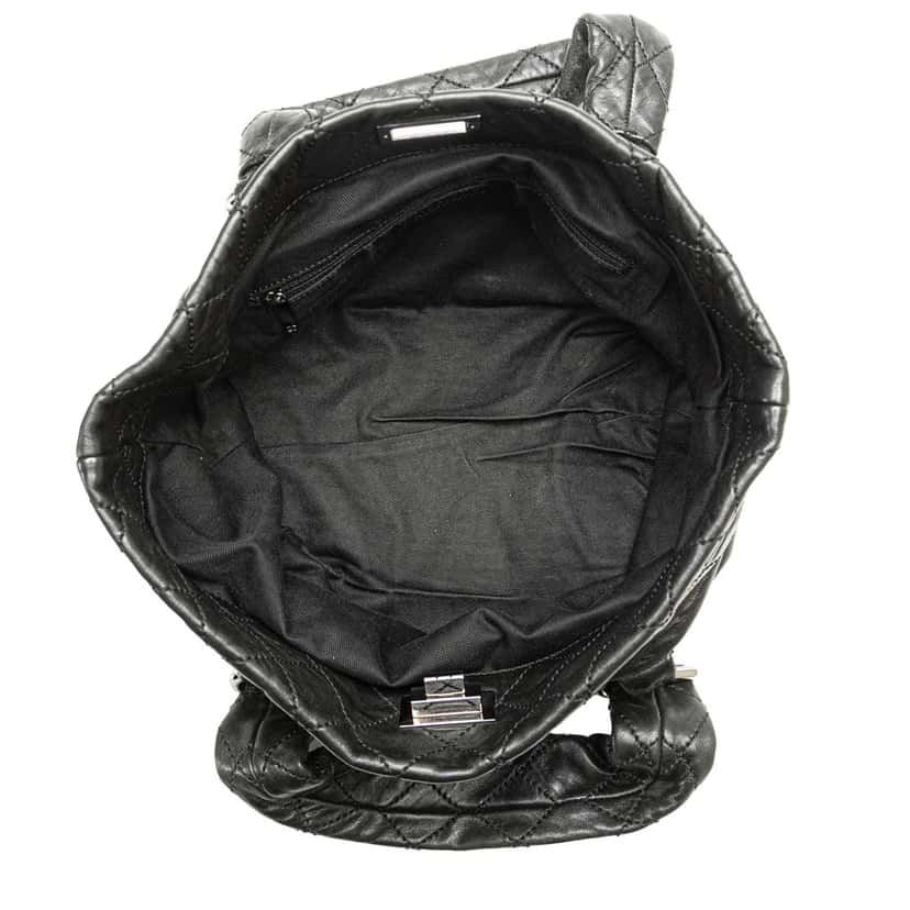Chanel Small Reissue Lambskin 8 Knots Tote Black Leather Good condition - Model View