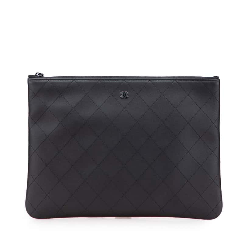 Chanel Medium Stitched Calfskin CC Cosmetic Case Black Leather Very good condition - Front View