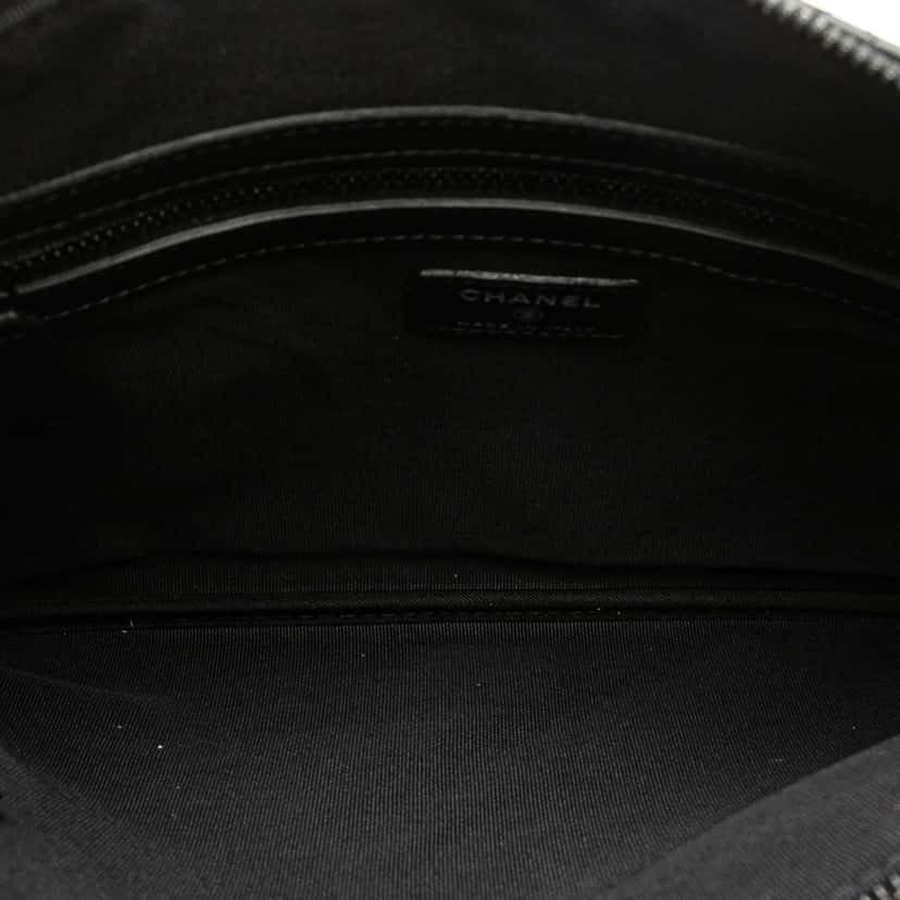 Chanel Medium Stitched Calfskin CC Cosmetic Case Black Leather Very good condition - Model View
