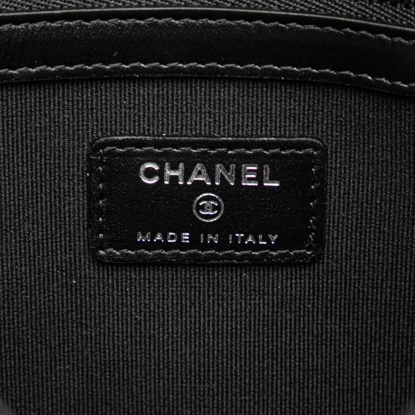 Chanel Medium Stitched Calfskin CC Cosmetic Case Black Leather Very good condition - Box View