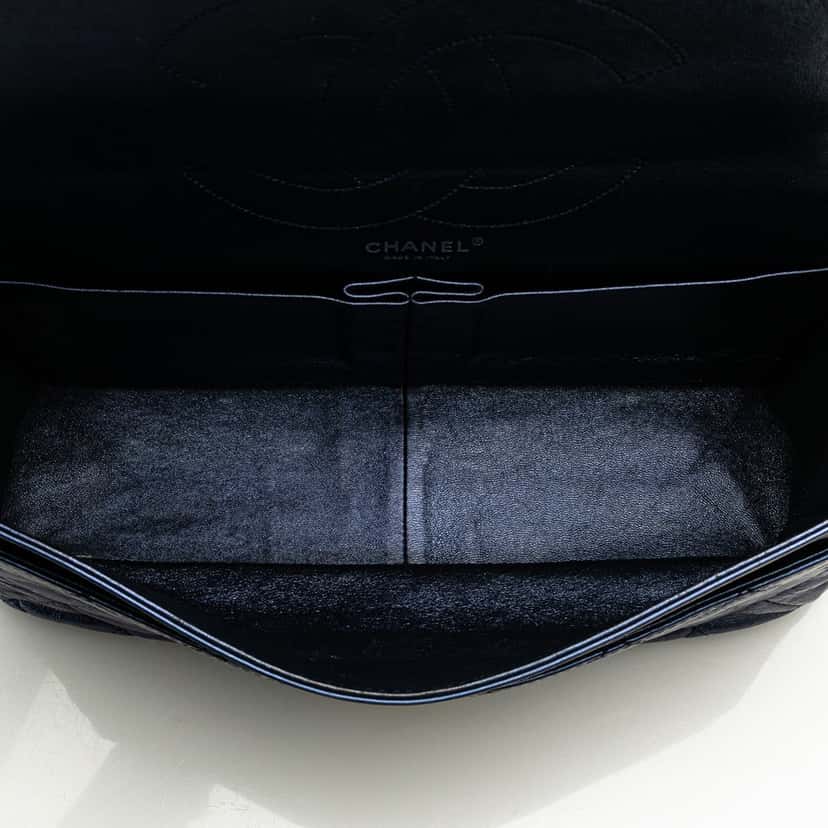 Chanel Reissue 2.55 Aged Metallic Calfskin Flap 226 Blue Leather Good condition - Model View