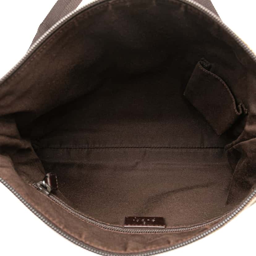 Gucci GG Canvas Crossbody Brown Canvas Good condition - Model View