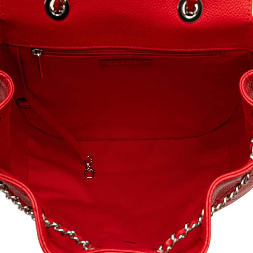 Chanel CC Quilted Caviar Drawstring Backpack Red Leather Good condition - Model View