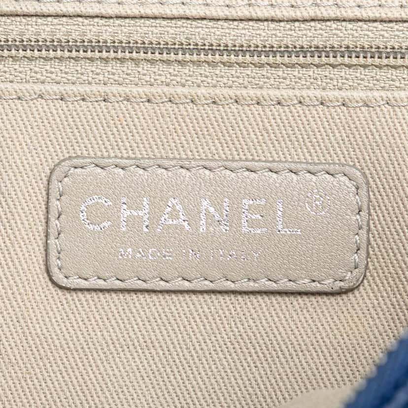 Chanel Medium Quilted Caviar Easy Flap Blue Leather Good condition - Box View