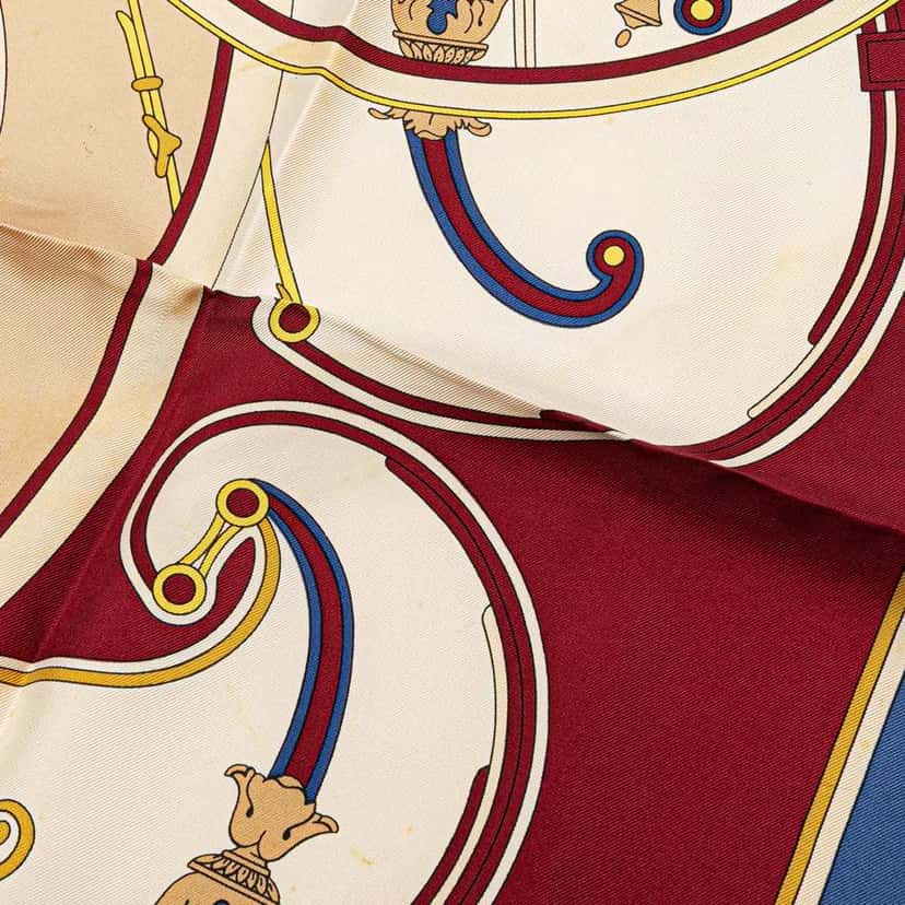 Hermès Washingtons Carriage Silk Scarf Red Silk Good condition - Model View