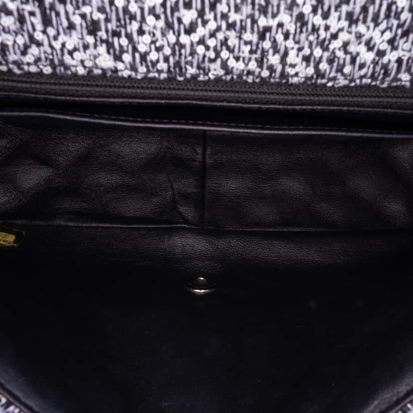 Chanel Tweed and Sequin Elementary Chic Flap Grey Tweed Good condition - Model View