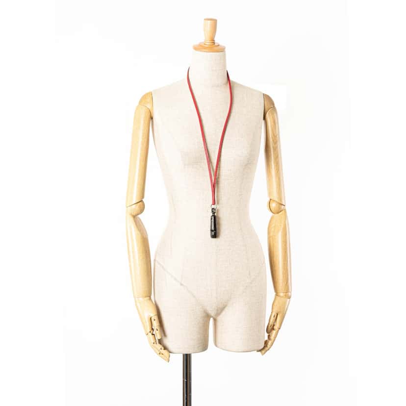 Hermès Leather and Wood Whistle Pendant Necklace Red Leather Good condition - Model View