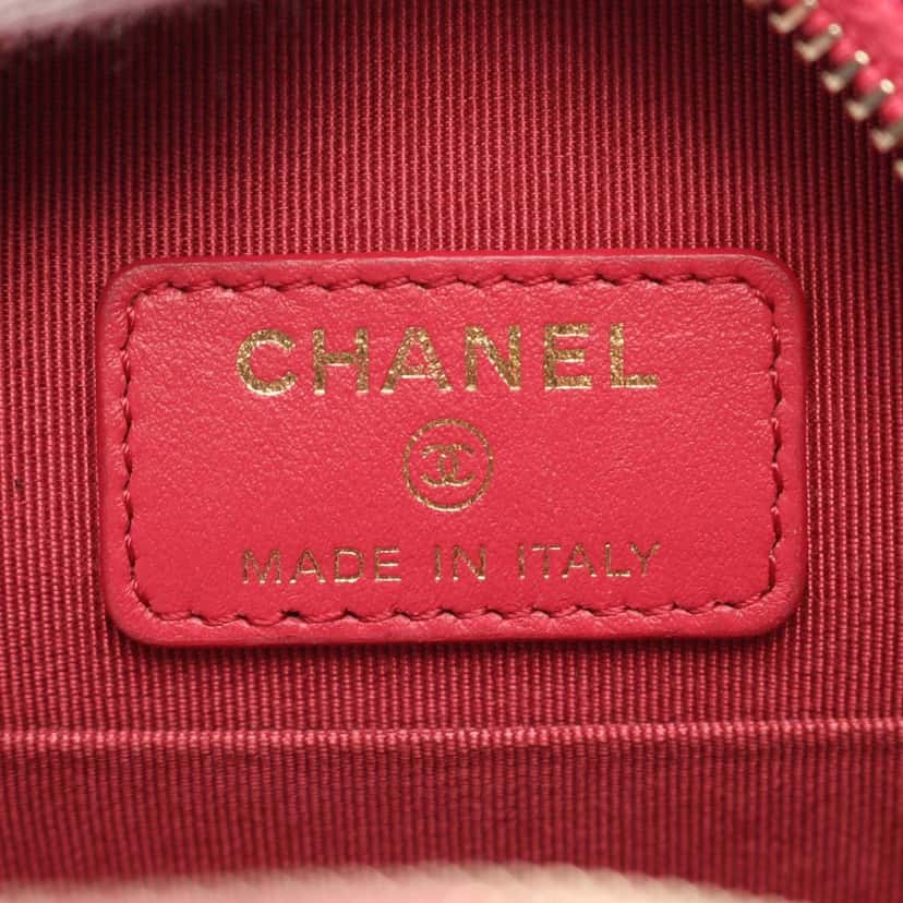 Chanel Quilted Caviar Round Clutch With Chain Red Leather Good condition - Model View