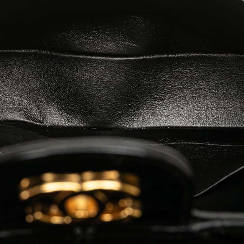 Chanel Medium Classic Patent Double Flap Black Leather Good condition - Model View