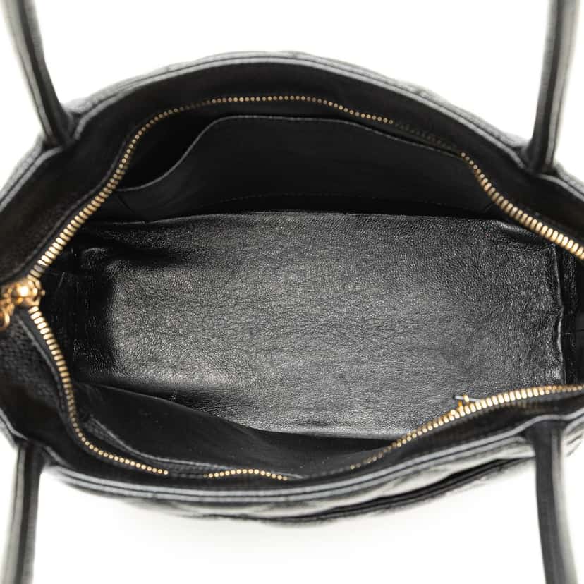 Chanel Caviar Medallion Tote Black Leather Good condition - Model View
