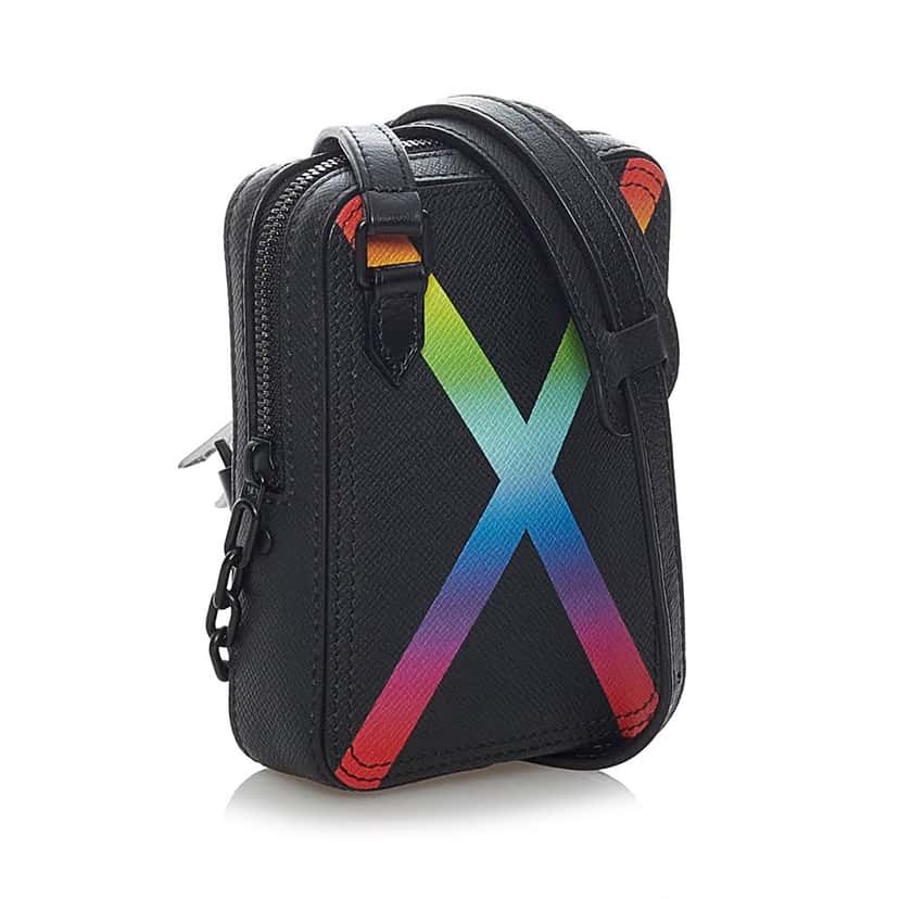 Louis Vuitton Taiga Rainbow Danube Black Leather Good condition - Back View
