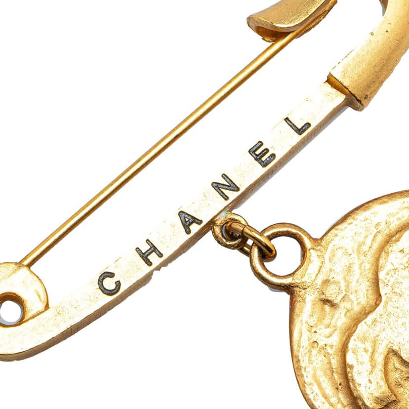 Chanel Gold Plated CC Medallion Safety Pin Brooch Gold Metal Good condition - Inside View