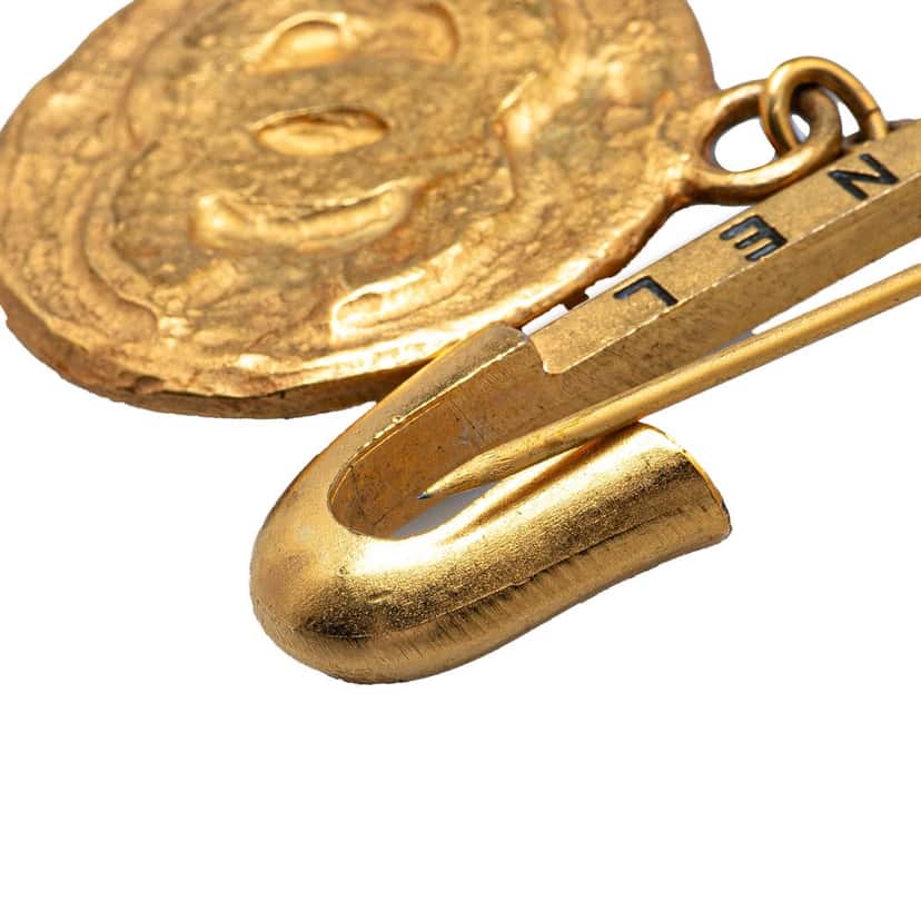 Chanel Gold Plated CC Medallion Safety Pin Brooch Gold Metal Good condition - Model View