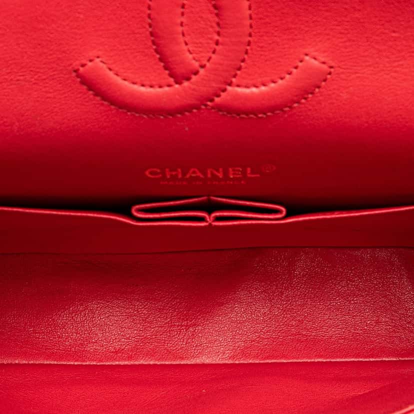 Chanel Medium Classic Caviar Double Flap Red Leather Good condition - Model View