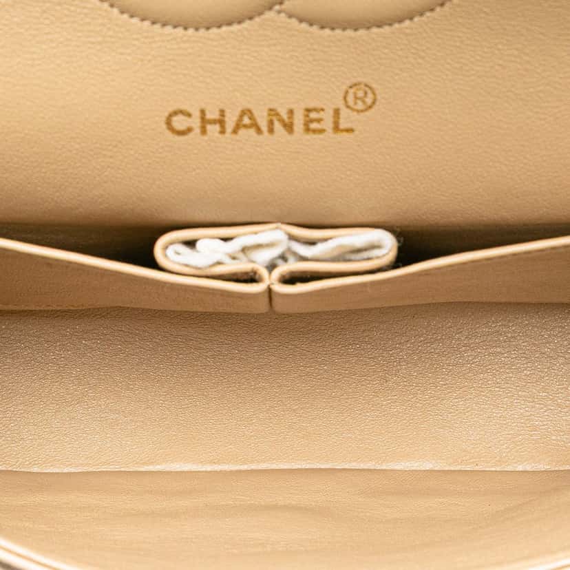 Chanel Medium Classic Lambskin Double Flap Brown Leather Good condition - Model View