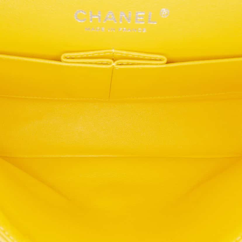Chanel Medium Classic Jersey Double Flap Yellow Polyester Good condition - Model View
