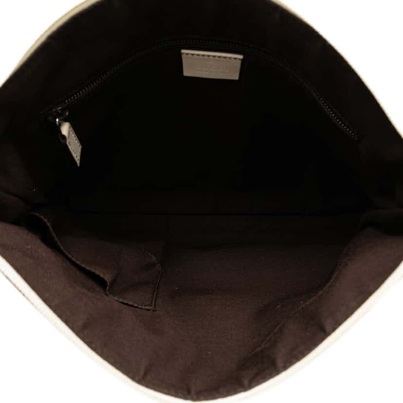 Gucci GG Canvas Crossbody Brown Canvas Good condition - Model View