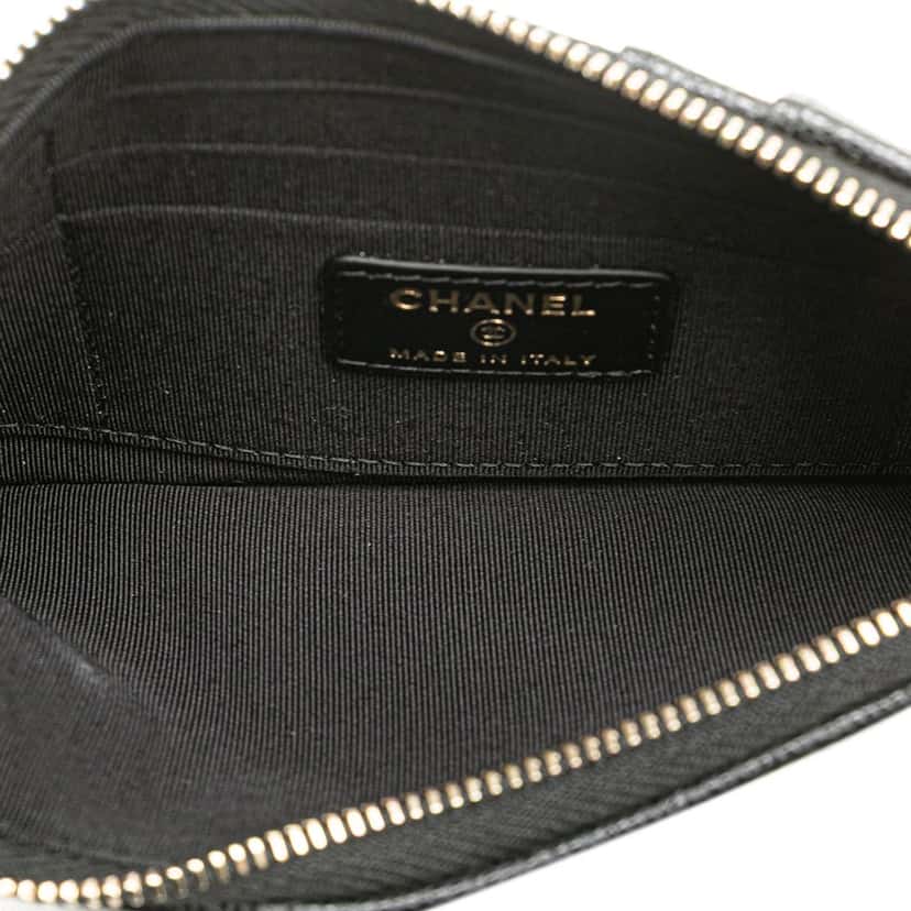 Chanel CC Quilted Caviar Card Holder Black Leather Good condition - Model View