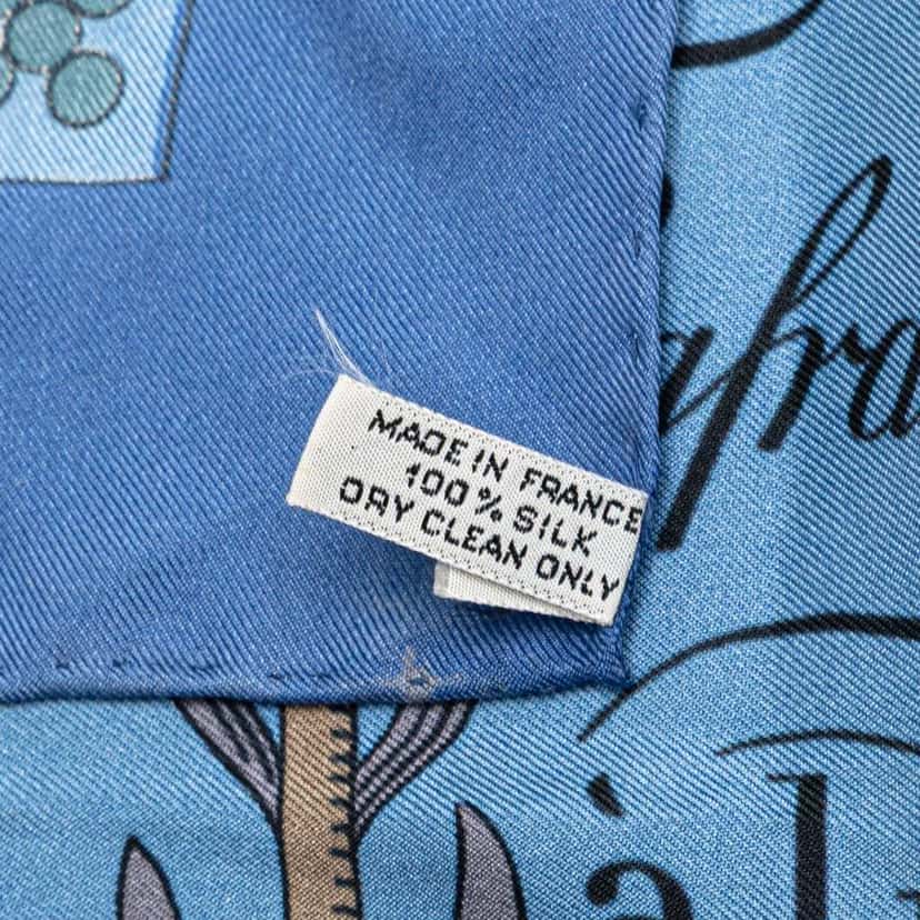 Hermès Huile Rafraichissante a L Usage de la Toilette Parfumee Silk Scarf Blue Silk Good condition - Model View