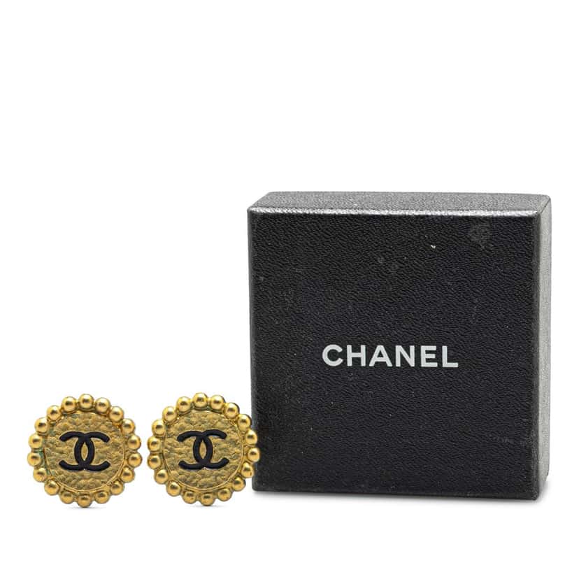 Chanel Gold Plated CC Button Clip On Earrings Gold Metal Good condition - Model View