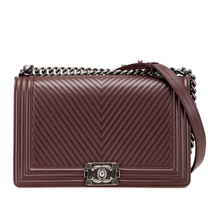 Chanel Medium Chevron Calfskin Boy Flap Red Leather Good condition - Front View