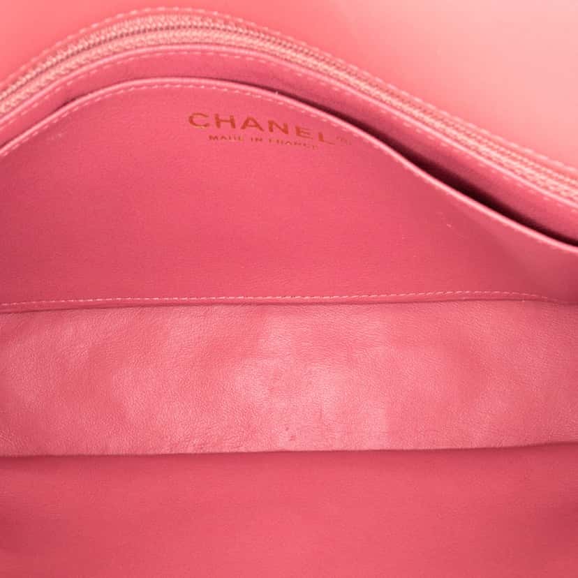 Chanel Medium Classic Lambskin Valentines Heart Charms Single Flap Pink Leather Good condition - Model View