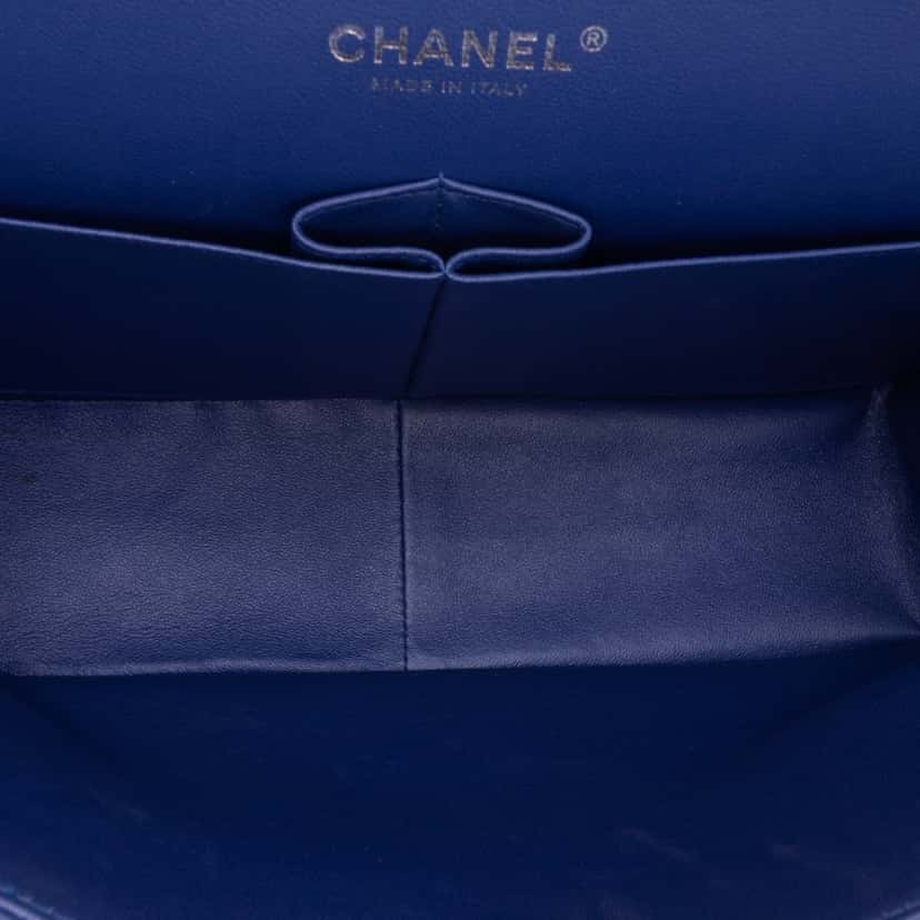 Chanel Jumbo Classic Patent Double Flap Blue Leather Good condition - Model View