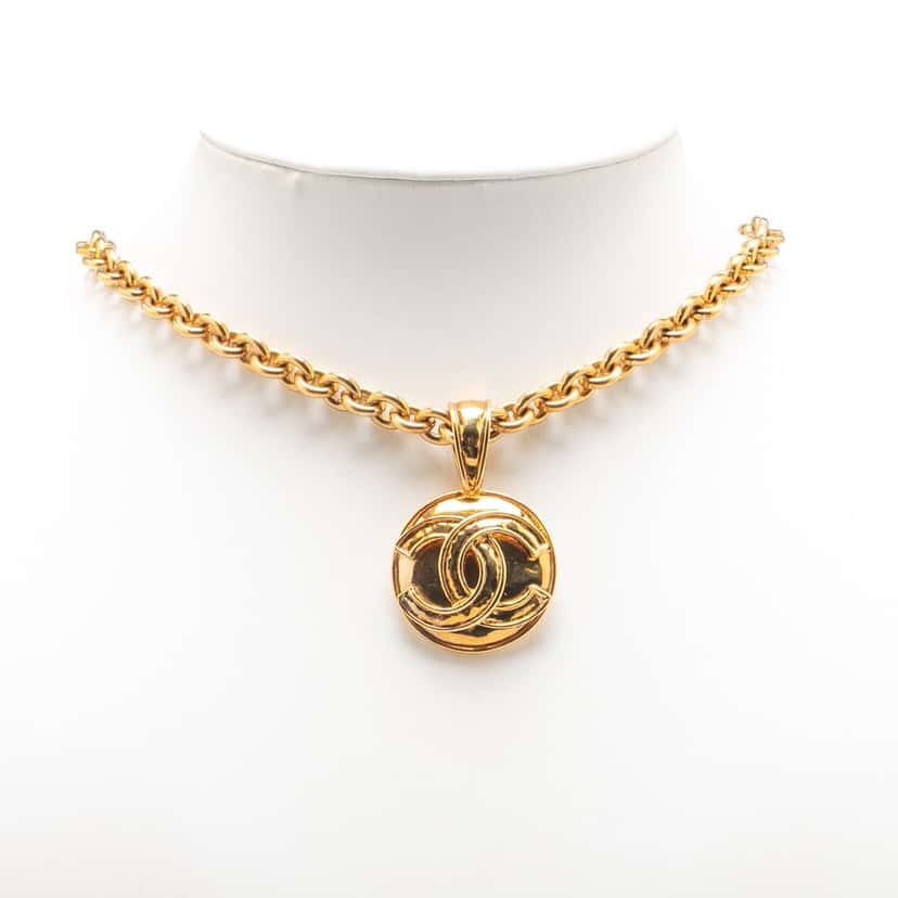Chanel Gold Plated CC Round Medallion Pendant Necklace Gold Metal Good condition - Model View