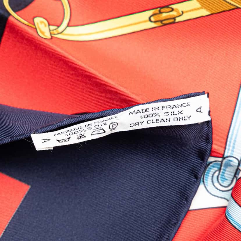 Hermès Eperon d'Or Silk Scarf Red Silk Very good condition - Model View