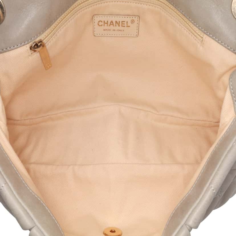 Chanel Large Quilted Iridescent Calfskin Coco Pleats Flap Brown Leather Good condition - Model View