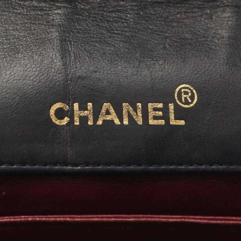 Chanel Medium CC Quilted Lambskin Single Flap Black Leather Good condition - Model View