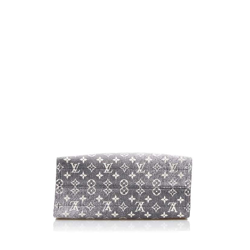Louis Vuitton Monogram Denim Onthego MM Grey Denim Good condition - Model View