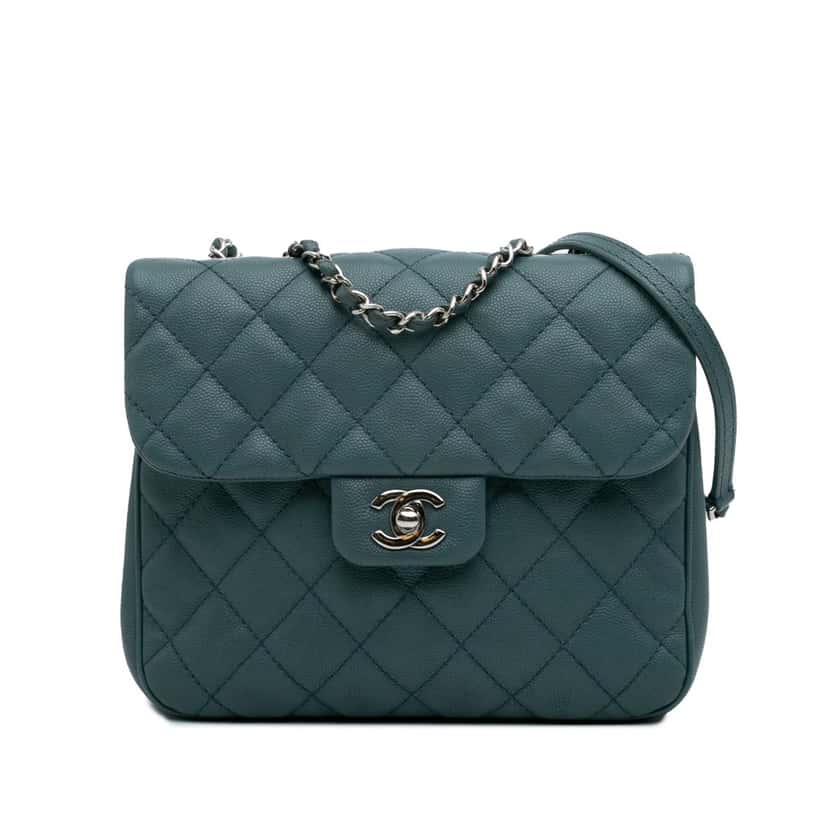 Chanel Medium Quilted Caviar Urban Companion Flap Blue Leather Good condition - Front View