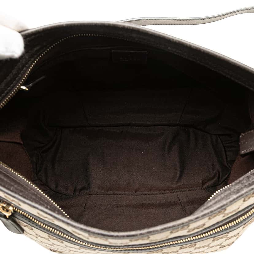 Gucci GG Canvas Crossbody Brown Canvas Good condition - Model View