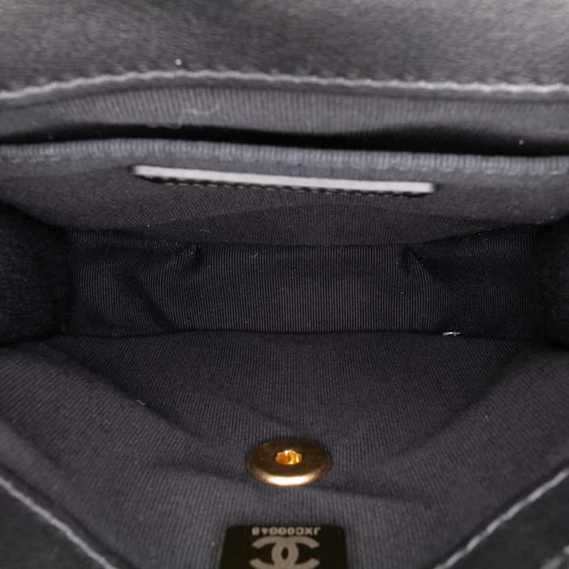 Chanel Mini Quilted Velvet Place Vendome Single Flap Black Velvet Good condition - Model View