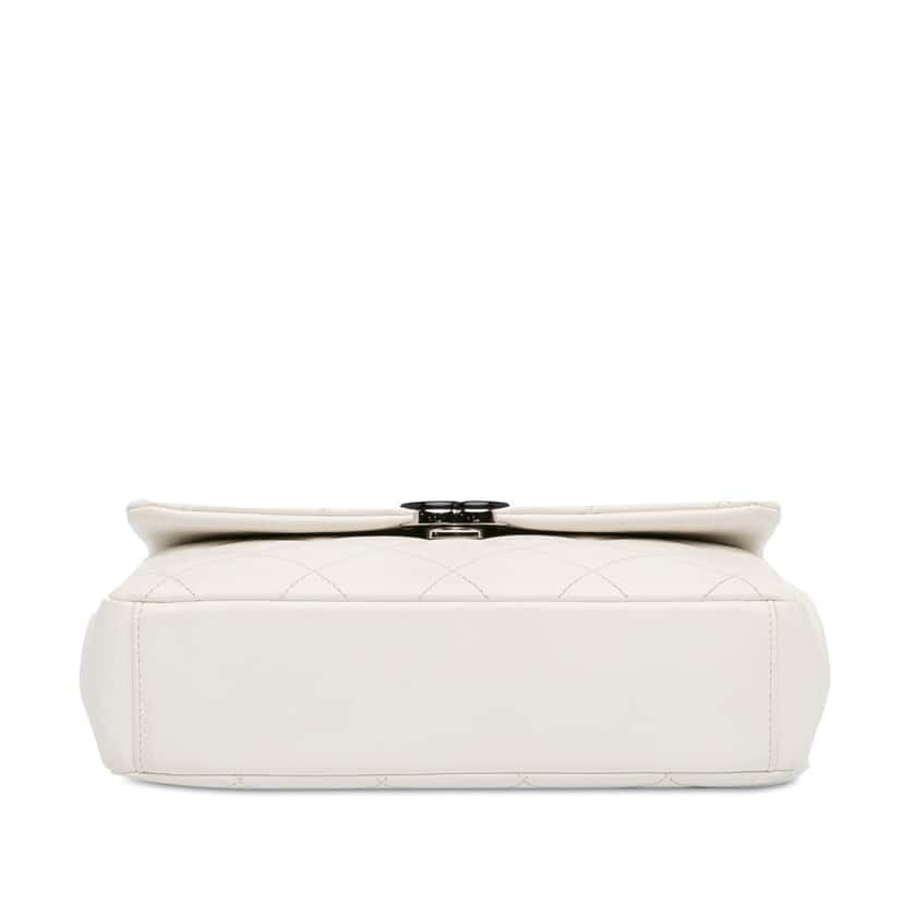 Chanel Medium Quilted Caviar My Everything Flap White Leather Good condition - Model View