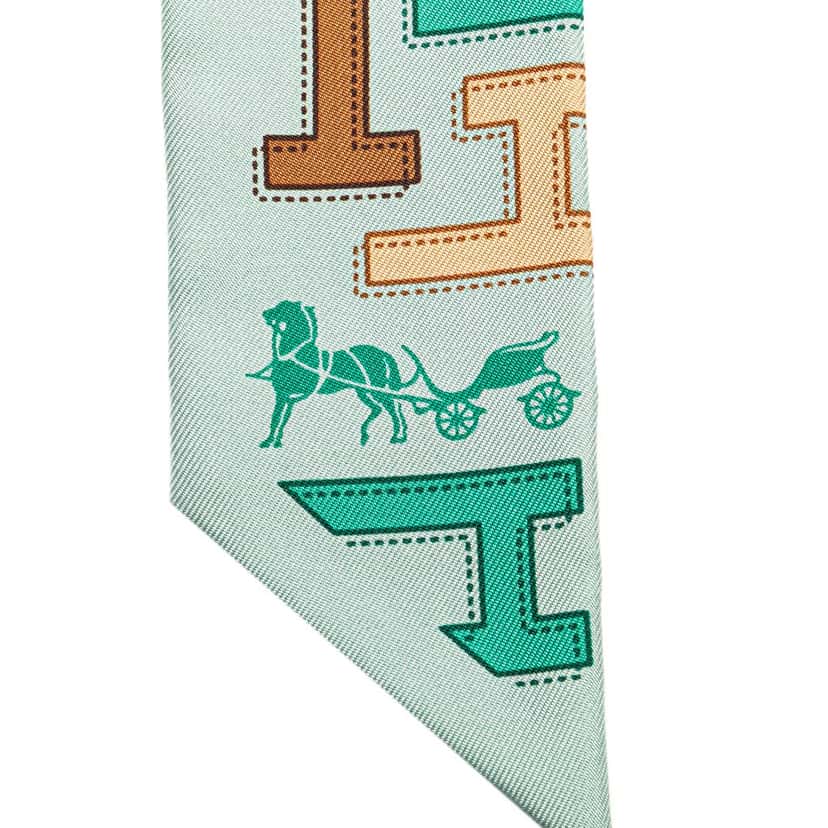Hermès H Silk Twilly Scarf Green Silk Good condition - Model View
