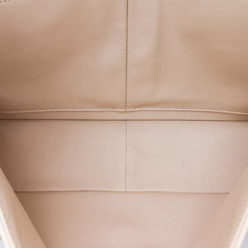 Chanel Jumbo Classic Lambskin Double Flap White Leather Good condition - Model View