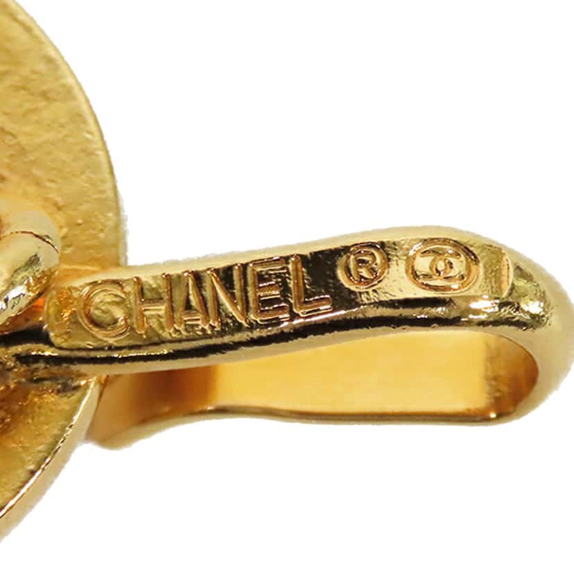 Chanel Gold Plated CC Medallion Leather Woven Chain Belt Gold Metal Good condition - Model View