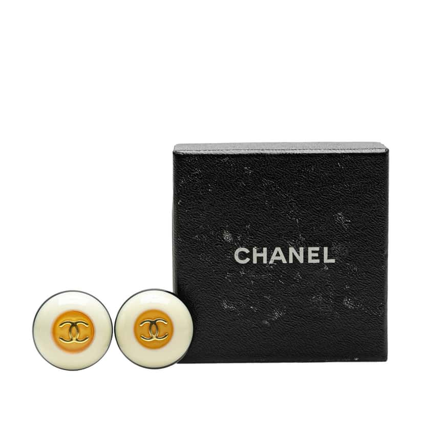 Chanel Resin CC Button Clip on Earrings White Good condition - Model View