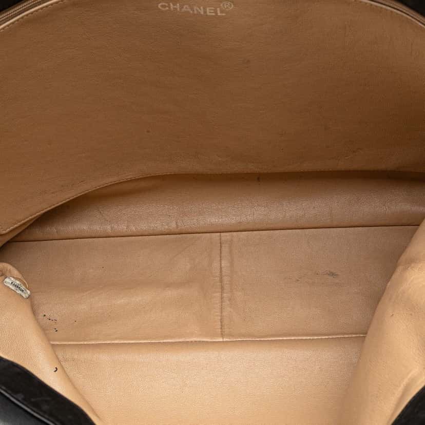 Chanel CC Lambskin Tote Black Leather Very good condition - Model View
